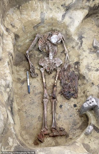 Cực sốc hài cốt “người chim” trong mộ cổ 5.000 tuổi