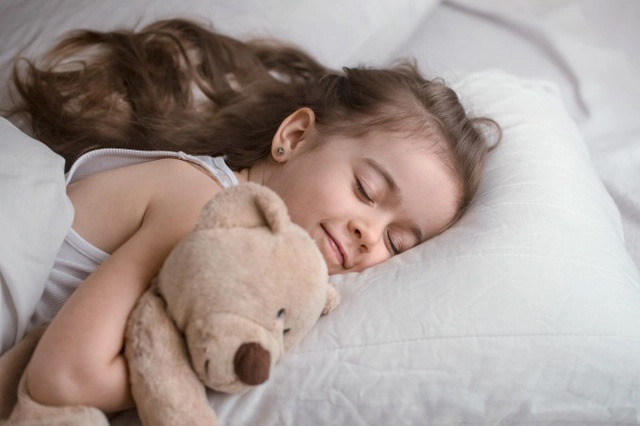 Đại học Y khoa của Mỹ phát hiện: Trẻ ngủ không đủ 9 giờ mỗi đêm sẽ có ít chất xám hơn