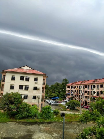 Đám mây nấc thang lên thiên đường gây chú ý ở Malaysia