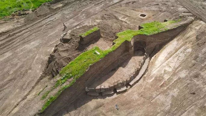 Đào đường, phát hiện đài thiên văn 5.500 tuổi bao vây loạt mộ cổ