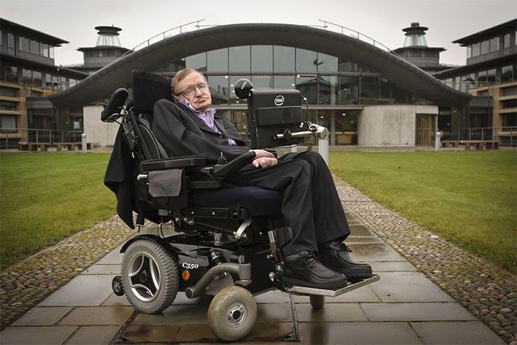 Đấu giá xe lăn và luận văn tiến sĩ của Stephen Hawking