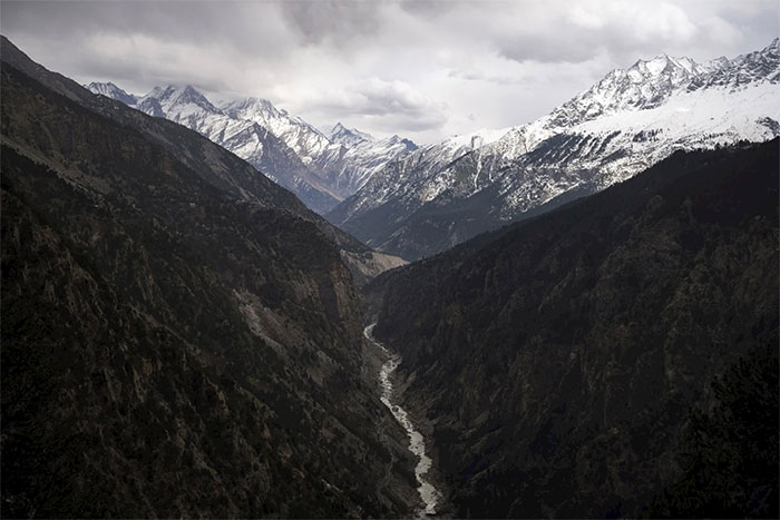 Dãy Himalaya ít tuyết, nguồn nước bị đe dọa