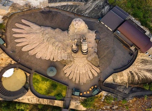 Đây là tượng đài đại bàng lớn nhất thế giới nằm ở Ấn Độ