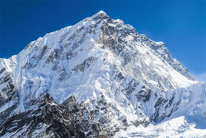 Đỉnh Everest và lịch sử chết chóc của nóc nhà thế giới