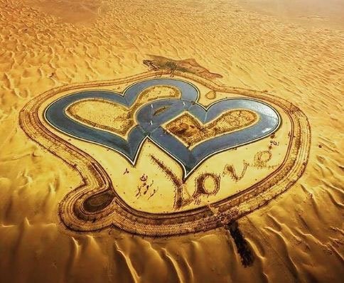 Độc đáo hồ tình yêu giữa sa mạc