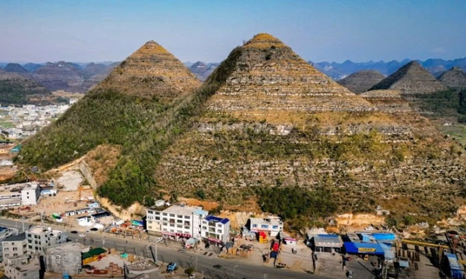 Độc đáo những ngọn núi hình kim tự tháp ở Trung Quốc