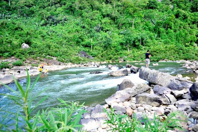 Dòng sông bắt nguồn từ dãy Trường Sơn: Gắn với tọa độ lửa, chỉ dài 77km nhưng có tới hơn 100 thác nước
