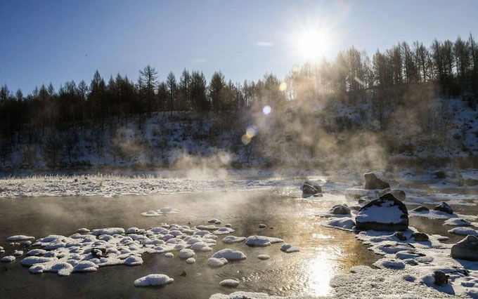 Dòng sông không bao giờ đóng băng bất chấp nhiệt độ hạ xuống âm 40 độ C