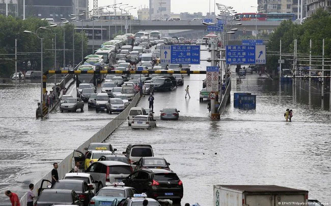 Đợt mưa lũ kỷ lục bộc lộ hạn chế của thành phố bọt biển ở Trung Quốc