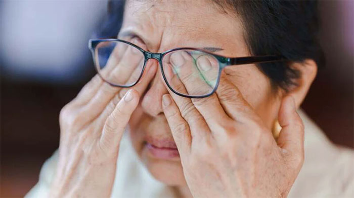Đột quỵ mắt: Nguyên nhân, triệu chứng và cách điều trị