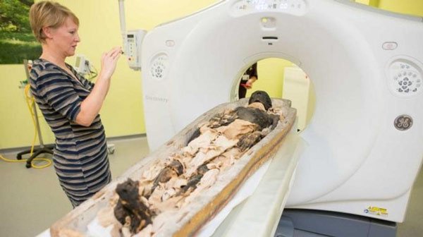 Đưa xác ướp 2300 tuổi vào máy chụp CT, các chuyên gia kinh ngạc trước bức hình nhận được