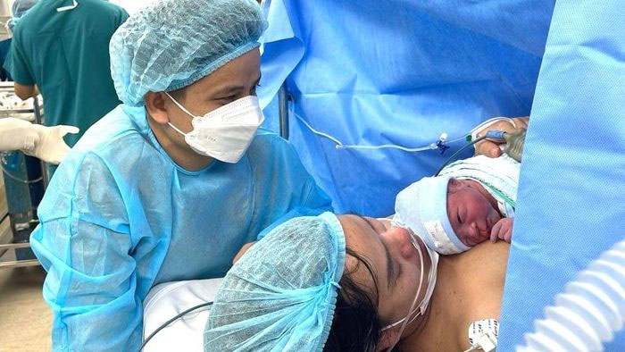 Em bé đầu tiên ở Việt Nam được sửa tim khi còn nằm trong bụng mẹ chào đời