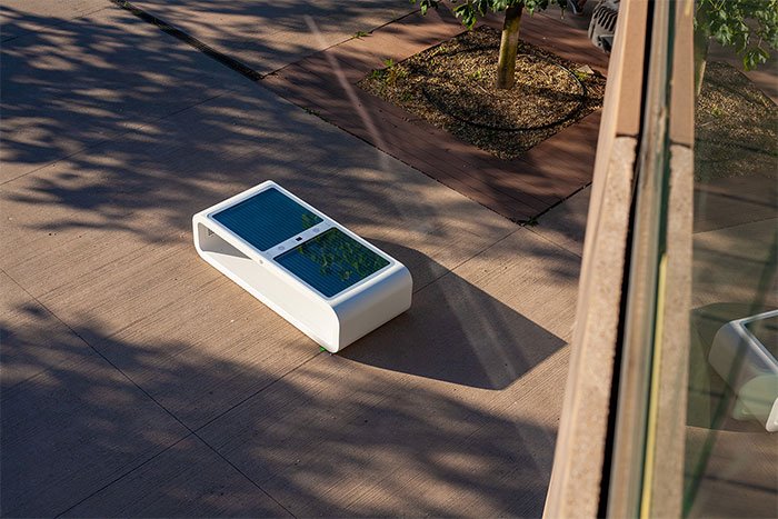 Ghế thông minh chạy bằng năng lượng mặt trời: Sạc pin, phát WiFi và hơn thế nữa