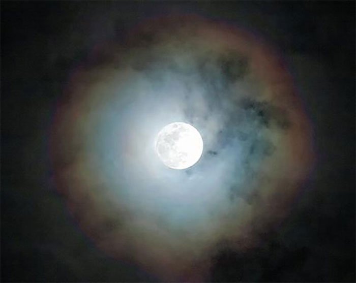 Giải mã bí ẩn đằng sau hiện tượng cầu vồng trăng vô cùng hiếm trên thế giới