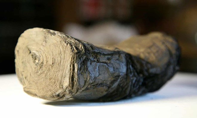 Giải mã cuộn giấy cổ ở núi lửa Vesuvius bằng công nghệ mới