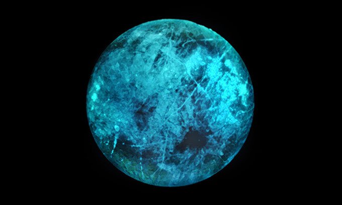 Giải mã hiện tượng phát sáng xanh trên mặt trăng sao Mộc