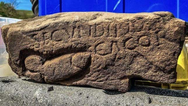 Giải mã hình của quý được chạm khắc vào đá tại pháo đài La Mã