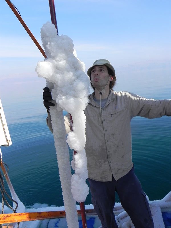 Giải mã tuyết ấm bí ẩn của biển Chết