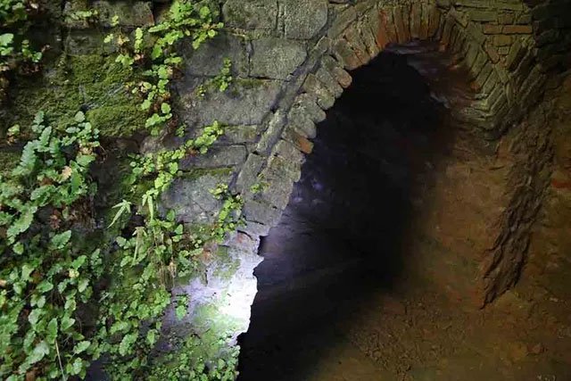 Hà Nội: Bí ẩn hang ngầm dưới đình cổ giáp hồ Tây