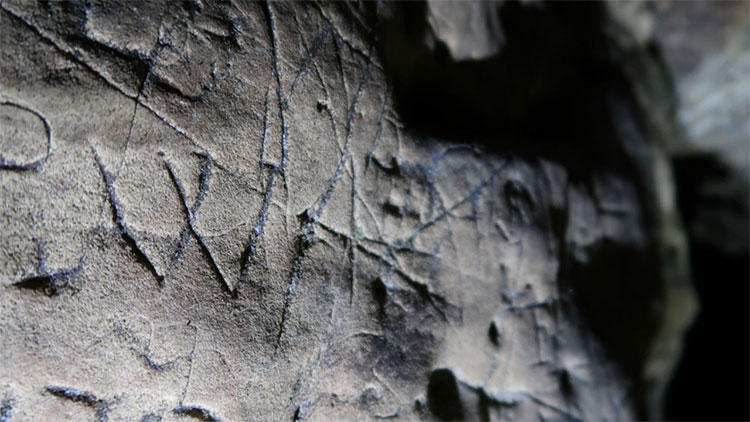 Hang động lâu đời nhất nước Anh được bao phủ với các dấu hiệu của phù thuỷ