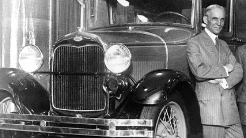 Henry Ford đã khiến thế giới chuyển từ ngựa sang ô tô bằng cách nào?