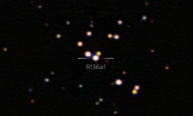 Hình ảnh rõ nét về ngôi sao nặng nhất trong vũ trụ