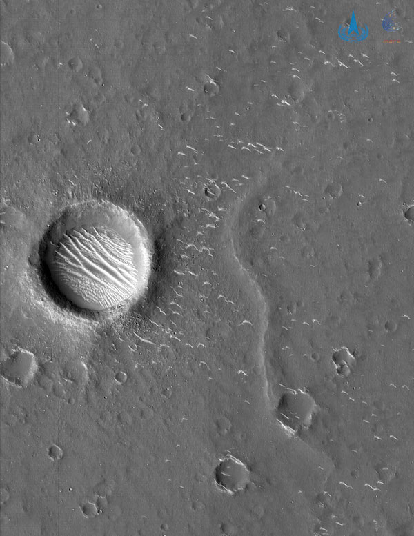 Hình ảnh vệ tinh chụp nơi đáp trên sao Hỏa của tàu thăm dò Thiên Vấn 1