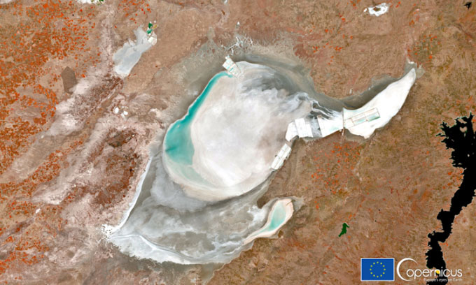 Hồ nước lớn thứ hai Thổ Nhĩ Kỳ biến mất do biến đổi khí hậu