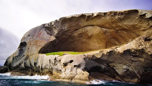 Hòn đảo Đầu lâu bí ẩn: Nơi du khách chỉ được ngắm chứ không thể đặt chân đến