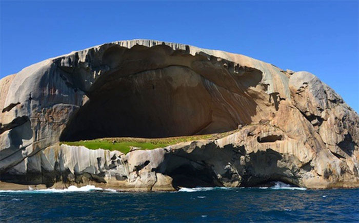 Hòn đảo Đầu lâu bí ẩn: Nơi du khách chỉ được ngắm chứ không thể đặt chân đến