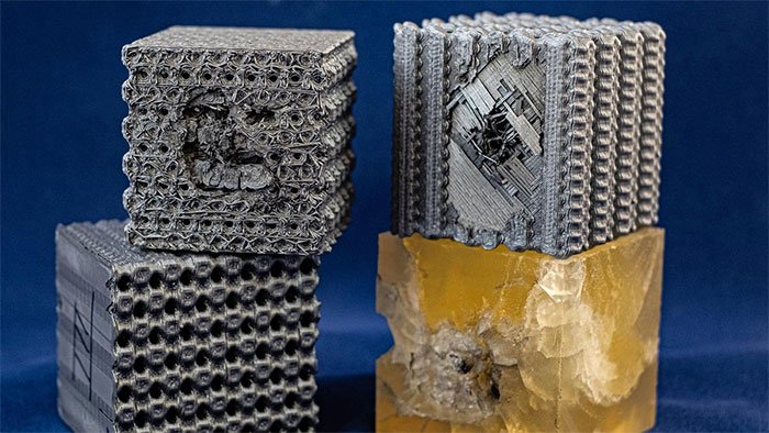 In 3D nhựa theo cấu trúc tubulane cực kỳ phức tạp, một khối nhựa chống được cả đạn