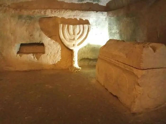 Israel phát hiện lăng mộ bí ẩn nhưng không ai dám mở ra vì lời cảnh báo rùng rợn