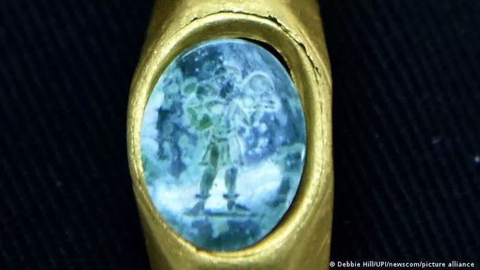 Israel tìm thấy chiếc nhẫn Good Shepherd của Cơ đốc giáo trong con tàu đắm La Mã