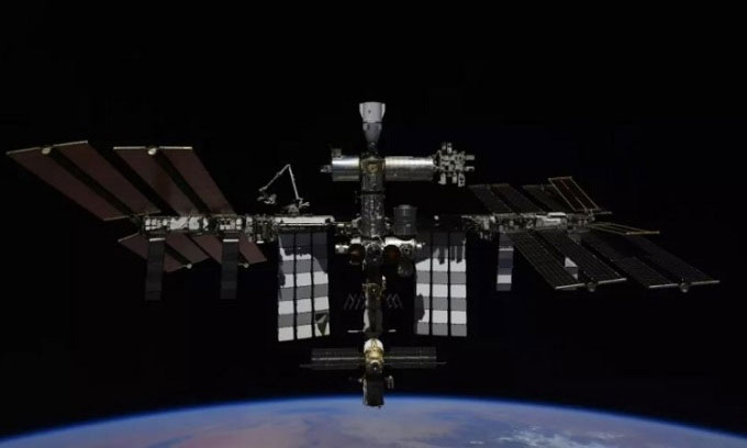 ISS nâng quỹ đạo khẩn để né mảnh vỡ vệ tinh Trung Quốc