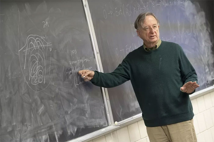 Kết hợp thuyết hỗn mang và hình học, nhà toán học nhận giải Abel danh giá