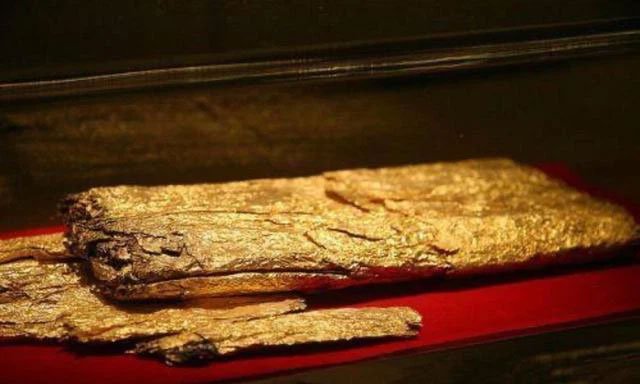Khai quật 5,5kg vàng trong lăng mộ, nửa năm sau vàng hụt đi 1kg: Chuyện gì đã xảy ra?