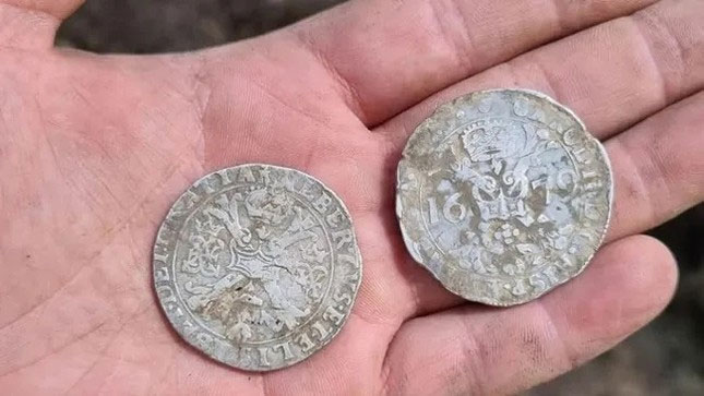 Khai quật được đồng xu 300 năm tuổi được cất giấu bởi kẻ lừa đảo người Ba Lan