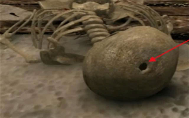 Khai quật ngôi mộ trải vàng ở vùng Tân Cương, phát hiện thi hài chủ mộ thủng một lỗ giữa sọ!