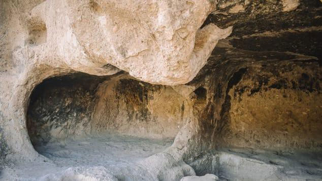 Khám phá thành phố hang động bí ẩn bằng đá ở Gruzia