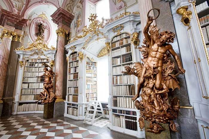 Khám phá thư viện cổ tích đẹp nhất thế giới ở tu viện nghìn năm lịch sử