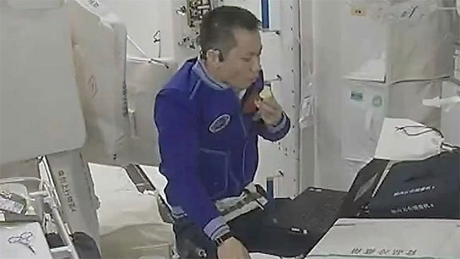Khám phá thực đơn 120 món của phi hành gia Trung Quốc trên trạm vũ trụ