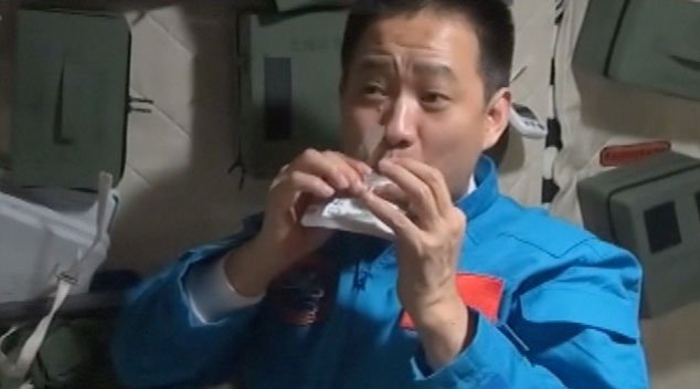 Khám phá thực đơn 120 món của phi hành gia Trung Quốc trên trạm vũ trụ