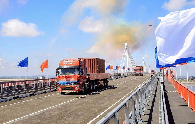 Khánh thành cầu đường bộ đầu tiên nối giữa Nga và Trung Quốc