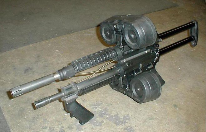 Khẩu súng độc nhất vô nhị AR-15, làm từ ba khẩu súng ghép lại thành một