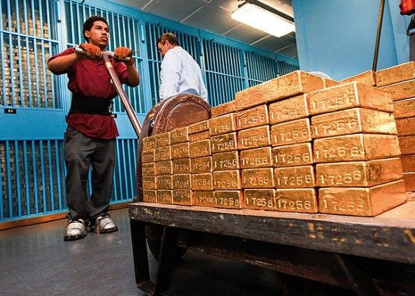 Kho chứa hơn 6.000 tấn vàng này an toàn tới nỗi mở cửa miễn phí cho mọi người vào xem