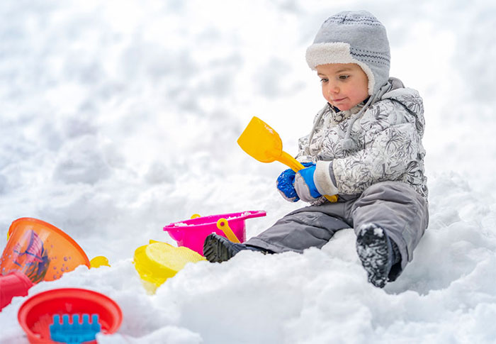 Khoa học chứng minh vì sao số đông trẻ em chịu lạnh tốt hơn người lớn?
