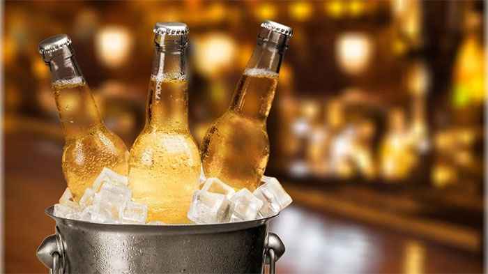 Khoa học giải thích lý do uống bia lạnh ngon hơn bia nguội