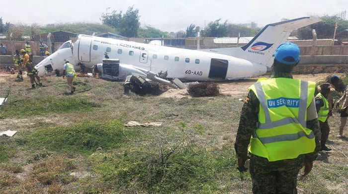 Khoảnh khắc máy bay Somalia chệch khỏi đường băng, mất kiểm soát vỡ tan tành gây hoảng loạn ngày 11/7