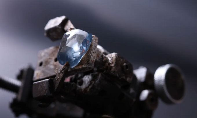 Kim cương 3 tỷ năm màu xanh độc đáo do mảng kiến tạo