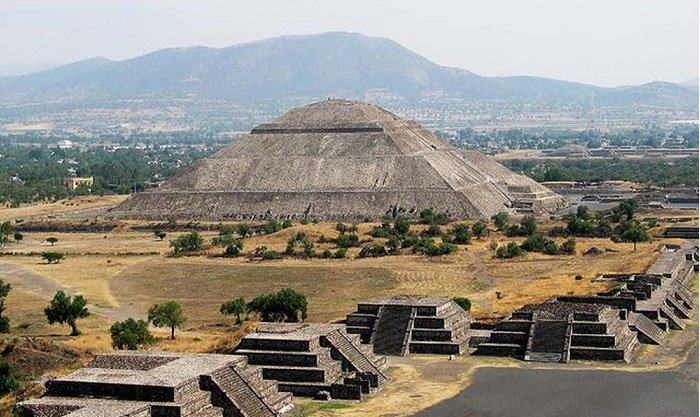 Kim tự tháp bí ẩn lớn gấp 2 lần Giza được người khổng lồ cao 3m xây dựng?